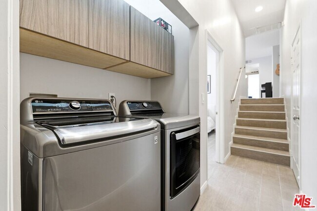 Building Photo - 1842 Greenfield Ave