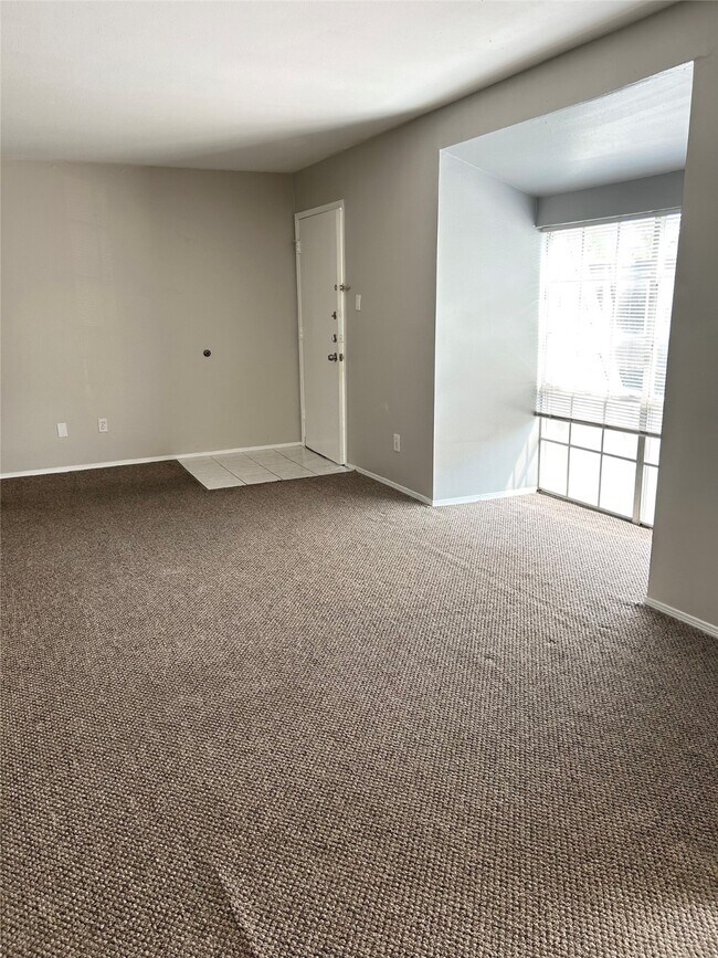 Building Photo - 12633 Memorial Dr