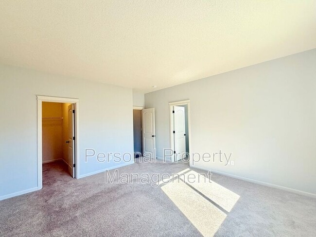 Building Photo - 536 NW Fargo St