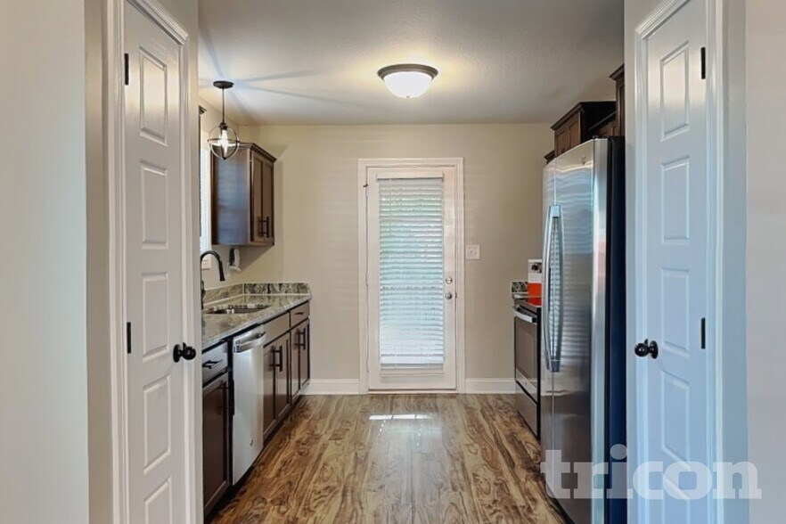 Building Photo - 2945 Lancelot Ln