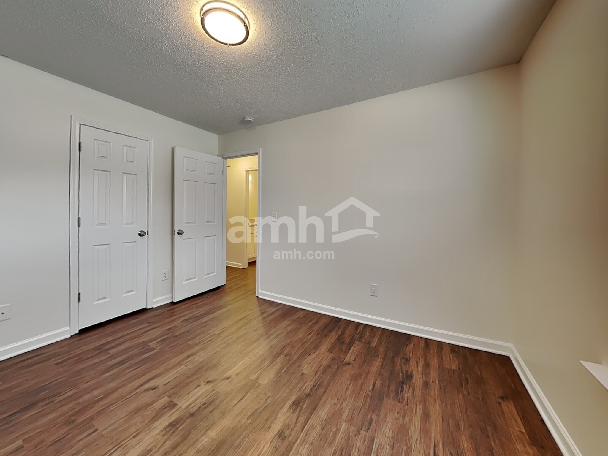 Building Photo - 595 River Glen Ct