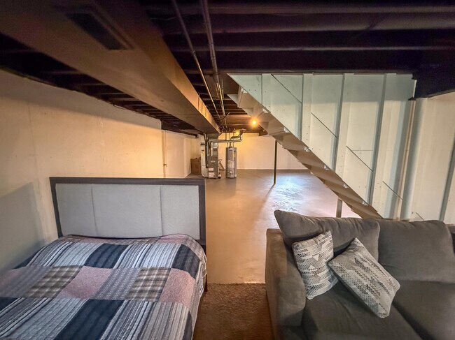 Building Photo - 38619 Watson Cir