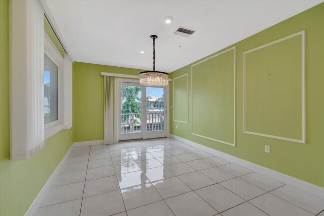 Building Photo - Stunning Annual Rental: Luxury Coastal Living on Longboat Key | 6 Bed | 5.5 bath | 4 car | Pool