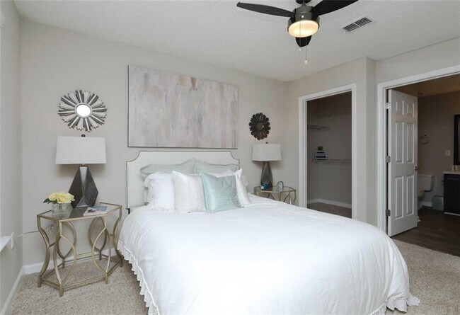 Building Photo - 9200 Roberts Dr