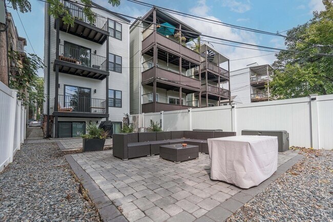 Building Photo - 143 Trenton St