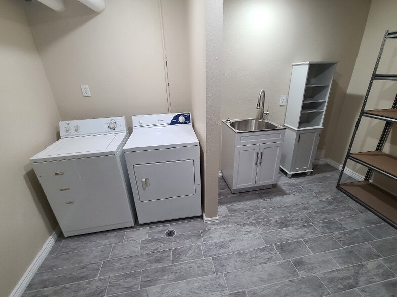 Building Photo - 287 E 600 N