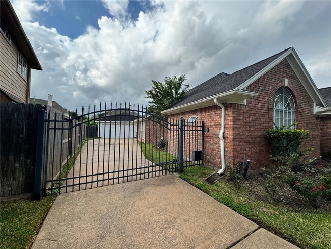 Building Photo - 1718 Berkoff Dr