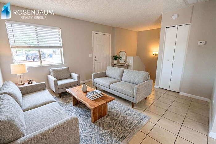 Building Photo - 719 W 1st Ave