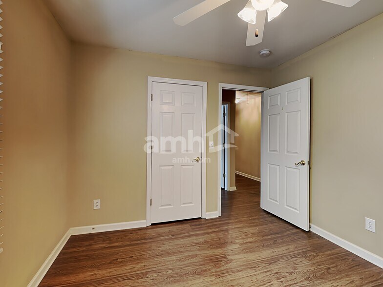 Building Photo - 5502 Garden Lake Dr