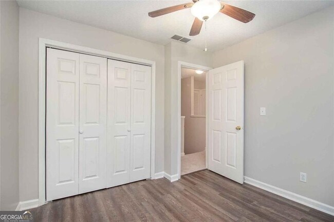 Building Photo - 1560 Red Briar Way