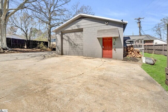 Building Photo - 237 Old Grove Rd