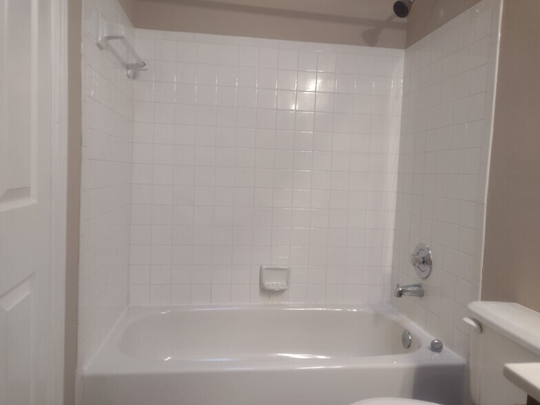 Building Photo - 7 Championship Ct