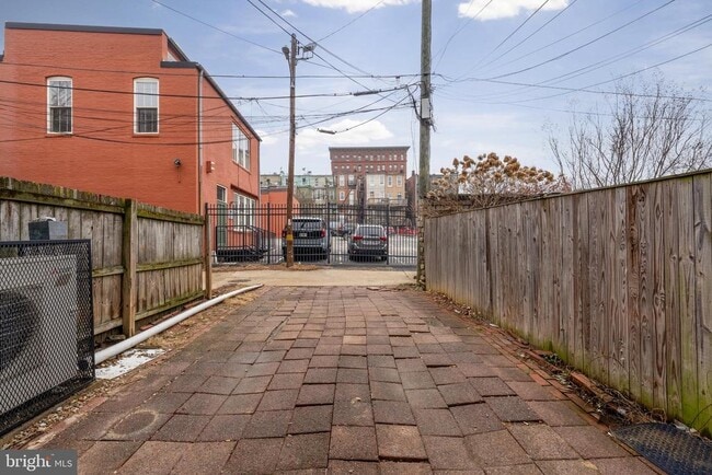 Building Photo - 216 E Biddle St