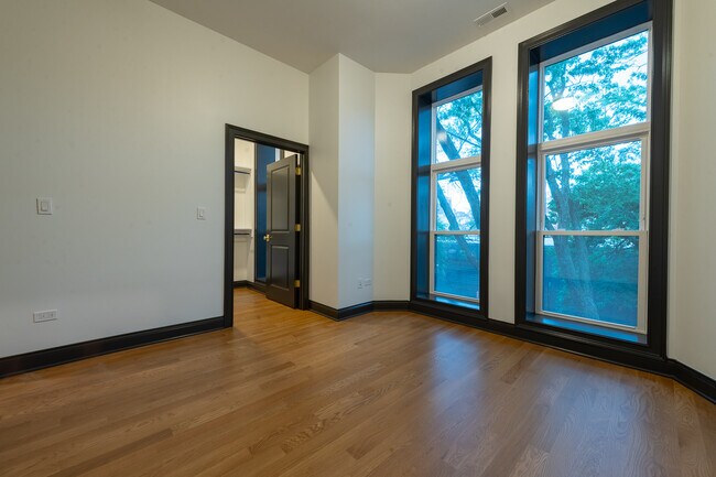 Building Photo - 28 N Throop St