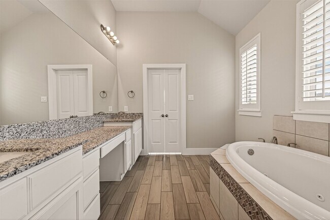 Building Photo - 2619 Lilac Point Ln