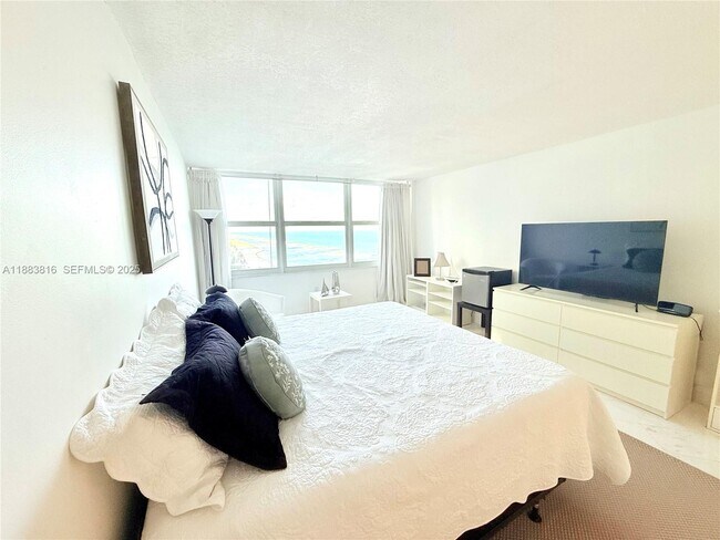 Building Photo - 2751 S Ocean Dr