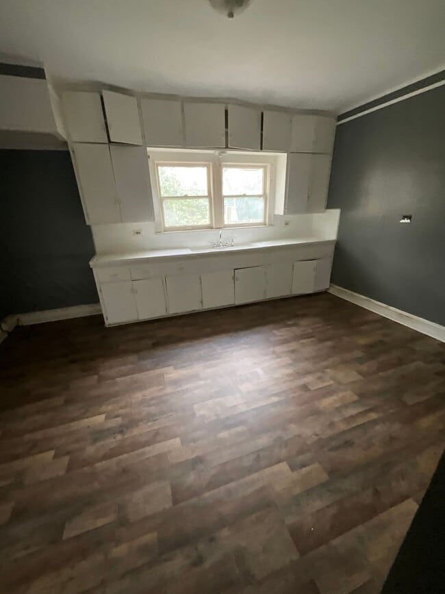 Building Photo - 6407 Henderson Ave