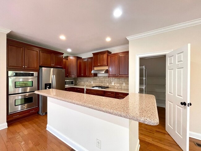 Building Photo - Large 5-bedroom house in Lake Hogan Farm near Chapel Hill schools!