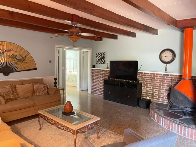 Building Photo - 257 SE Four Winds Dr