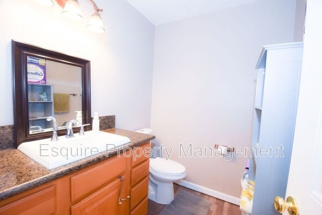 Building Photo - 1887 Montgomery Ave