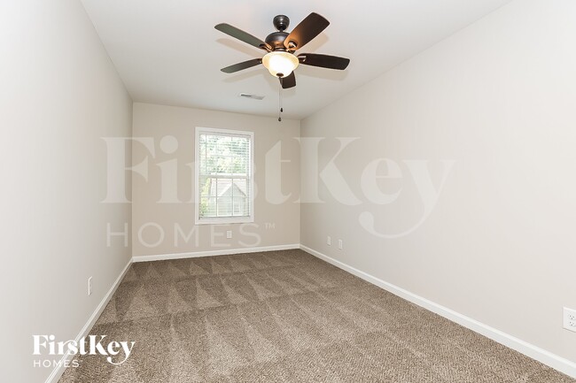 Building Photo - 1594 Raven Rd