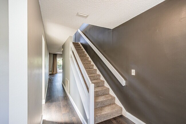 Building Photo - 123 Colony S Dr