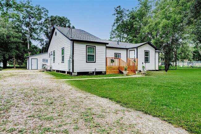 Building Photo - 706 Beaumont St