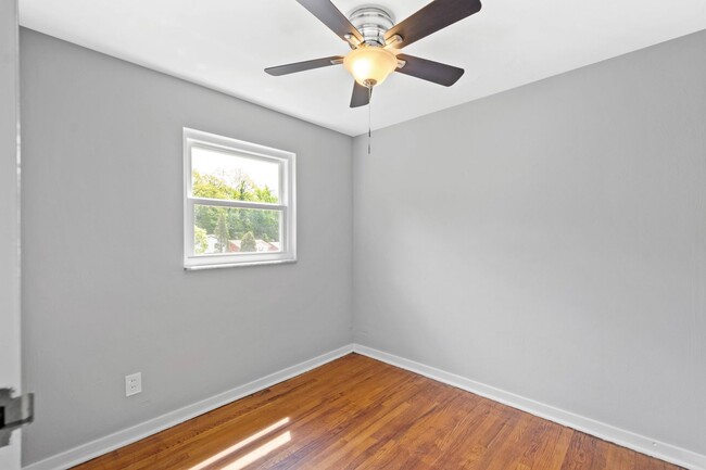 Building Photo - AVAILABLE JUNE 1ST!! STUNNING 3 BEDROOM IN...