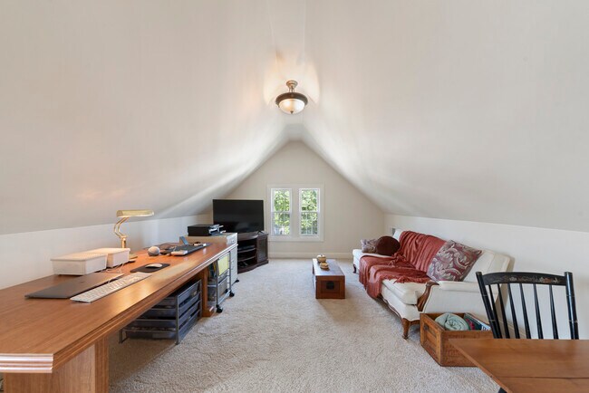 Building Photo - 1223 S Elmwood Ave