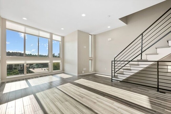 Building Photo - Elegant Mt. Baker End Unit Townhome with AIR CONDITIONING