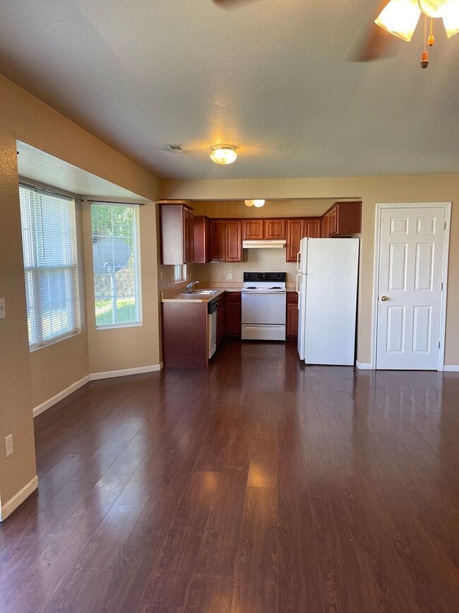 Building Photo - Available February 7th