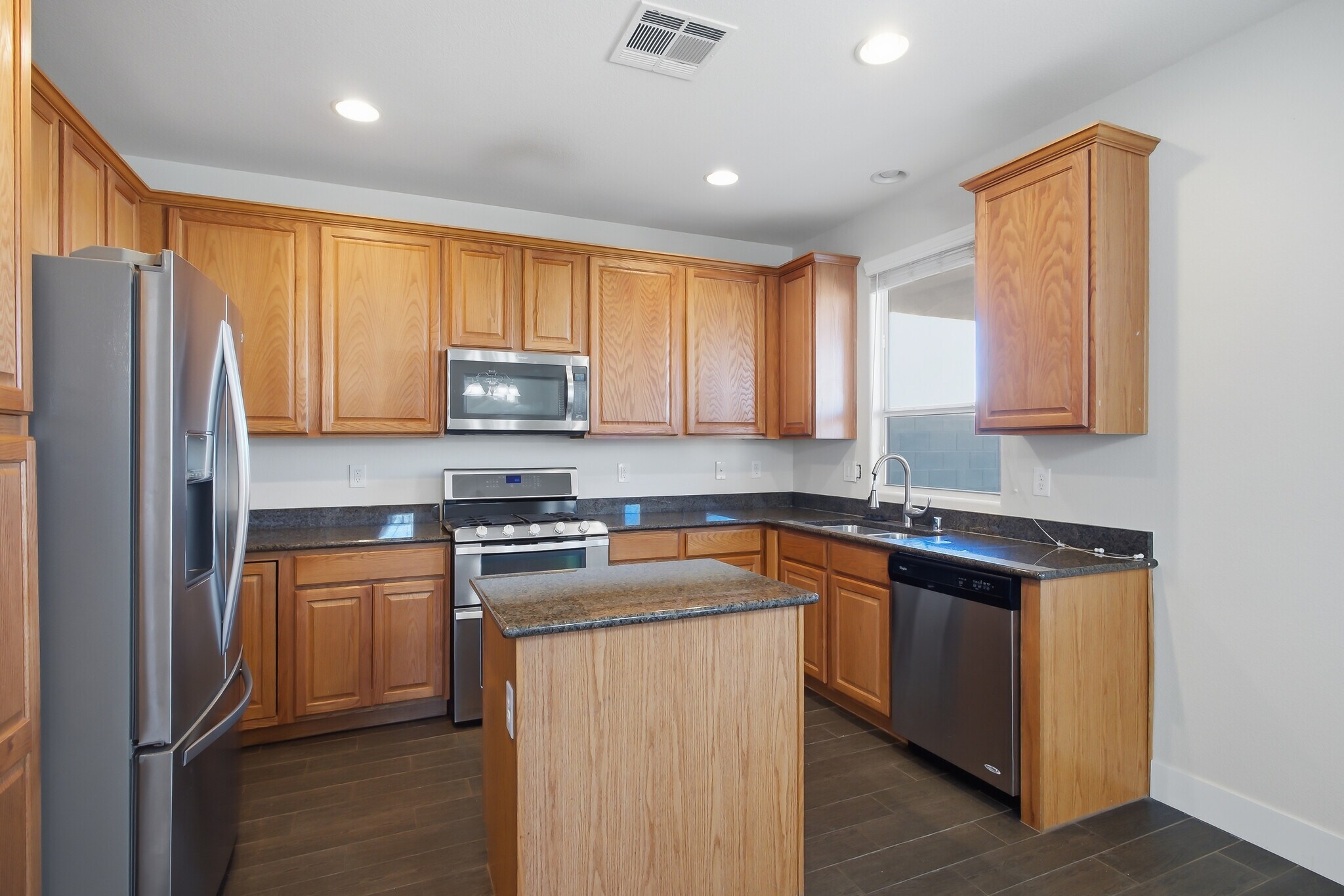 Building Photo - 2848 Trossachs St