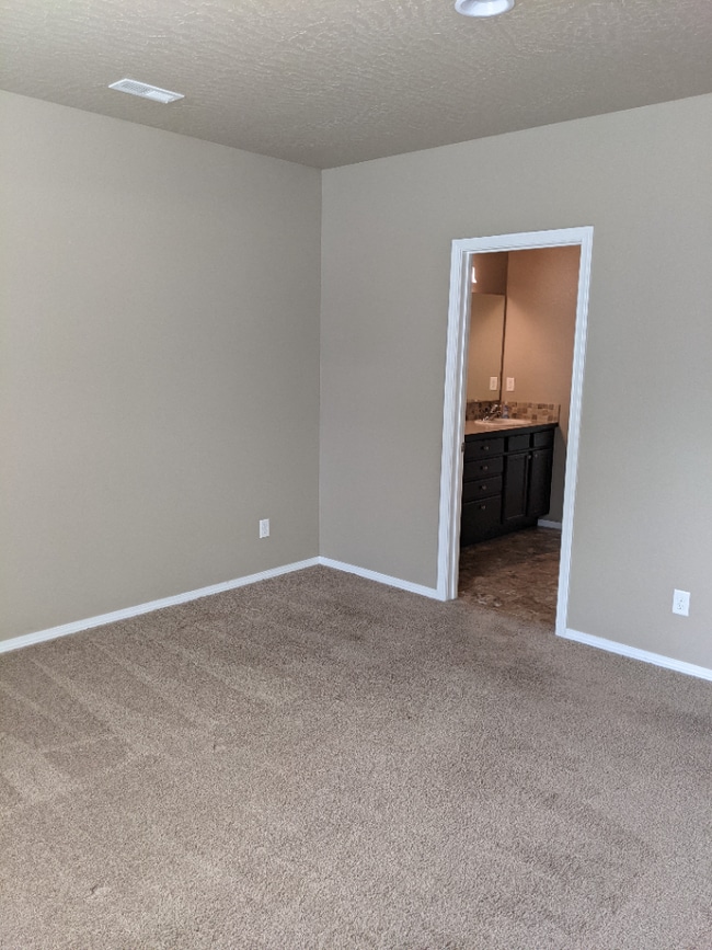 Building Photo - Beautiful 3 BR, 2 BTH in Rathdrum