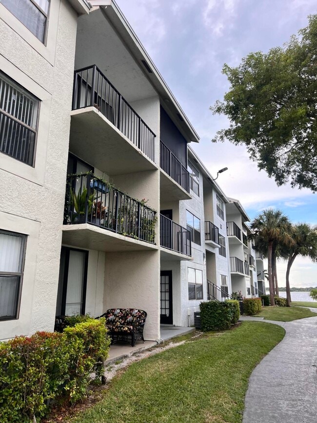 Building Photo - 706 Executive Center Dr