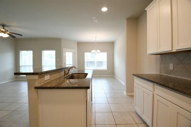 Building Photo - 104 Camelot Pl Ct