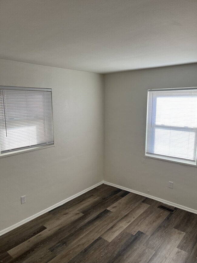 Building Photo - 256 S Harbine Ave