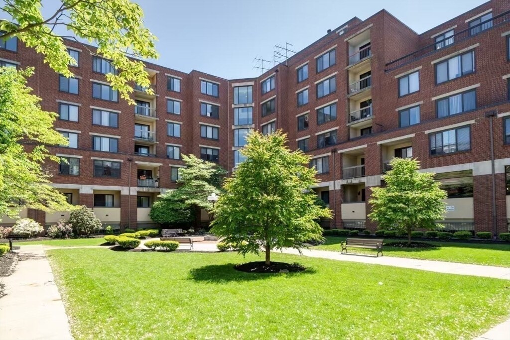 Building Photo - 85 Brainerd Rd