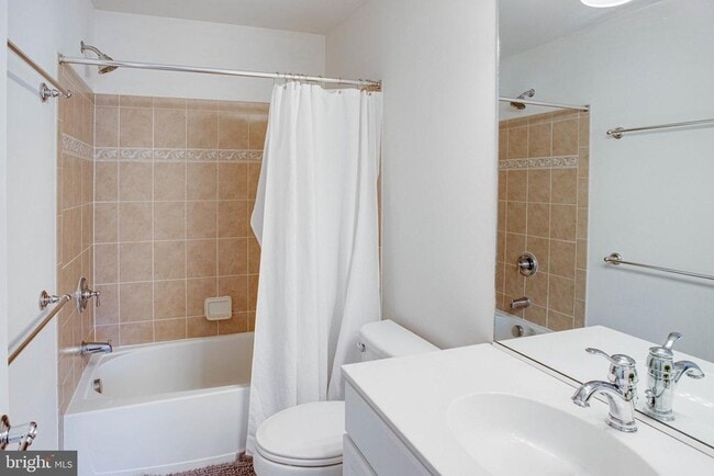 Building Photo - 14633 Weeburn Way
