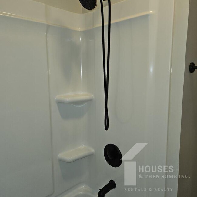 Building Photo - 8 Dargan St