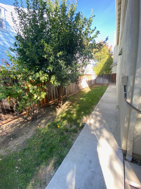 Building Photo - 1042 Tulloch Dr