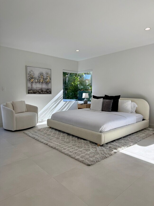 Building Photo - 201 Bedford Dr