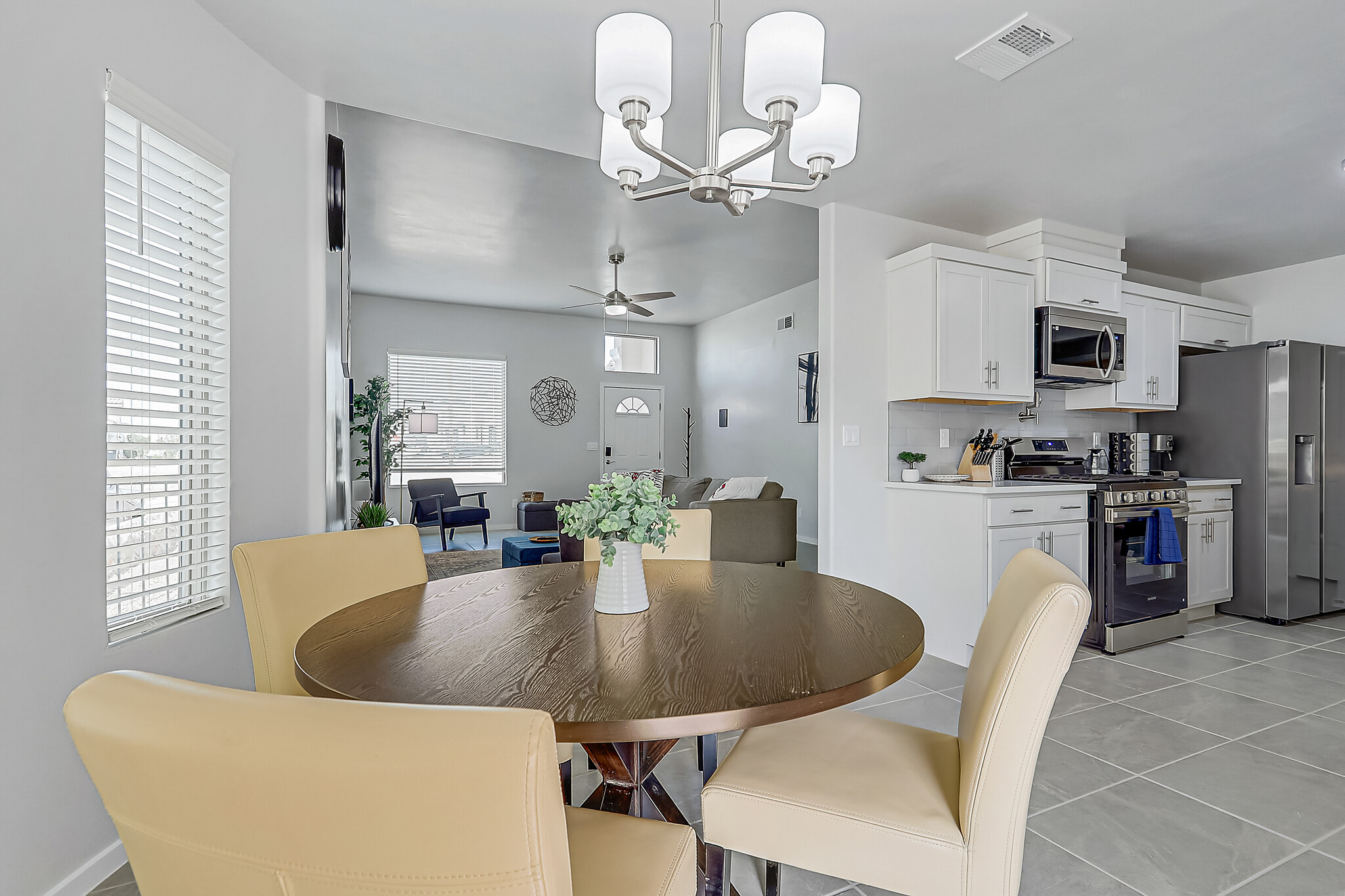 Dining Area - 13054 Oakhampton Ave