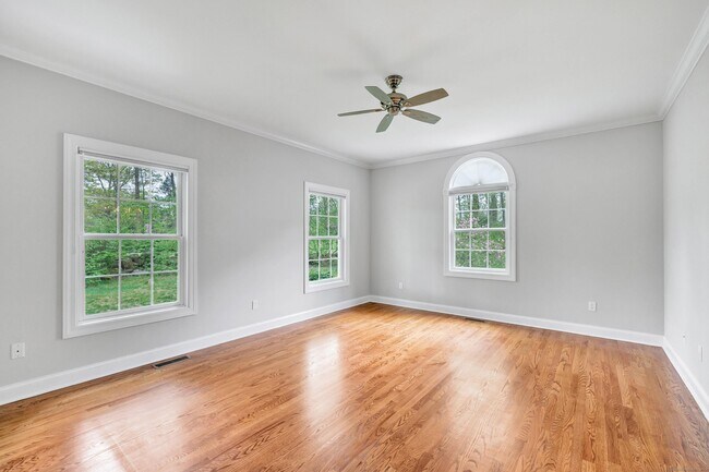 Building Photo - 70 Maple Oak Dr