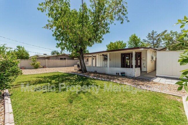 Building Photo - 104 E La Jolla Dr