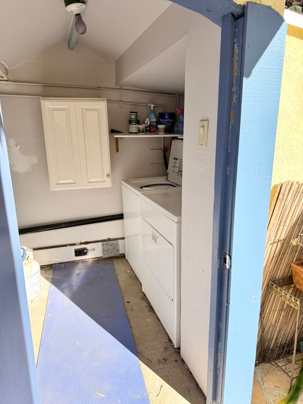 Building Photo - 230 W H St