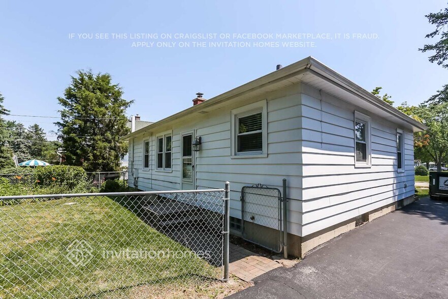 Building Photo - 180 Oakland Grove