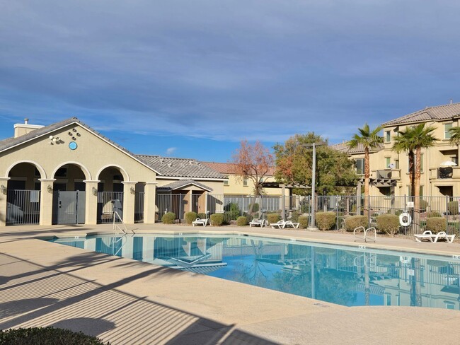 Building Photo - Beautiful two-story home