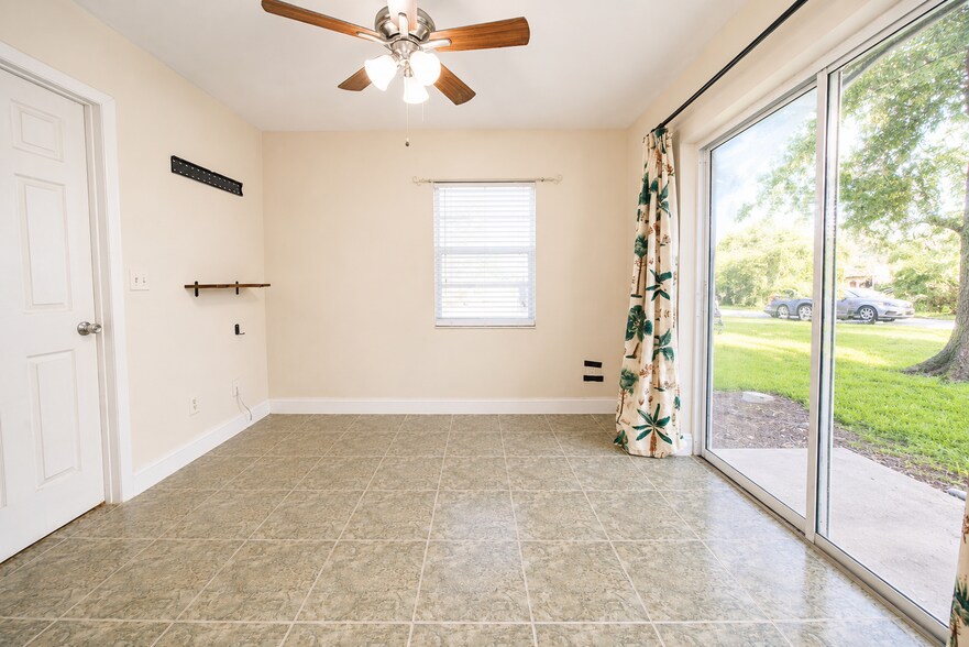 Building Photo - 7126 Waterside Dr
