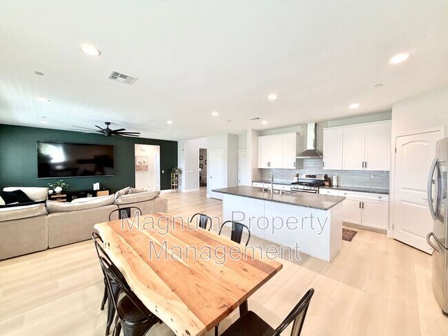 Building Photo - 34257 Swordfern Pl