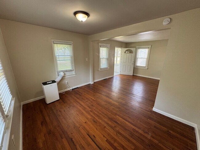 Building Photo - 1 bed, 1 bath single family Ferndale home with garage
